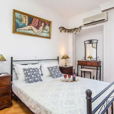 Thalia'S Apartment *
